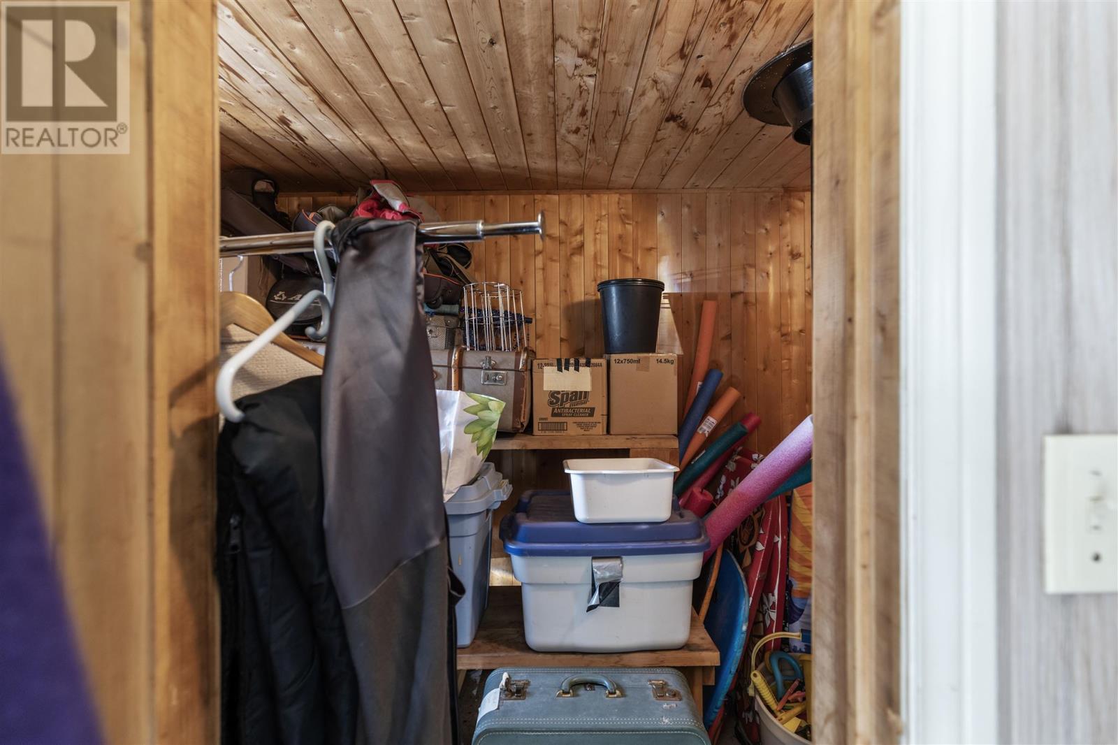 1966 Pineshores Rd, Goulais River, ON - Indoor