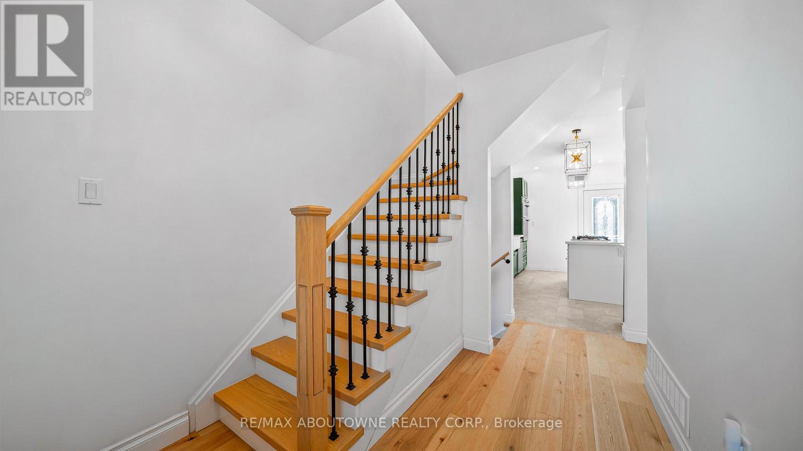 708 Wilson Street, Hamilton, ON - Indoor Photo Showing Other Room