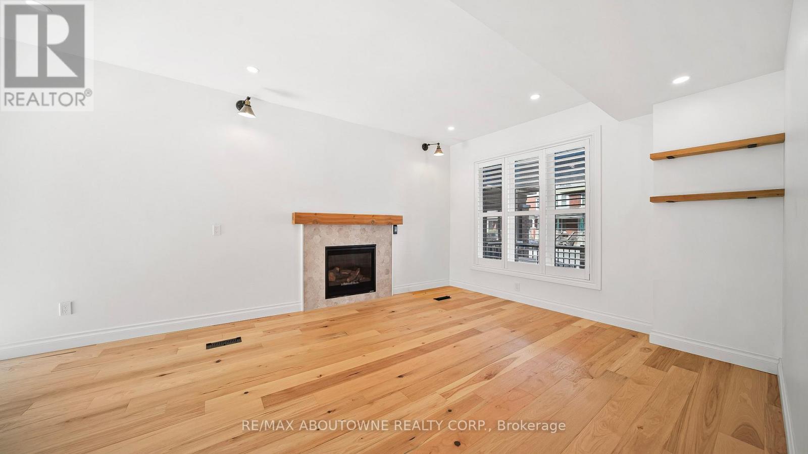 708 Wilson Street, Hamilton, ON - Indoor With Fireplace