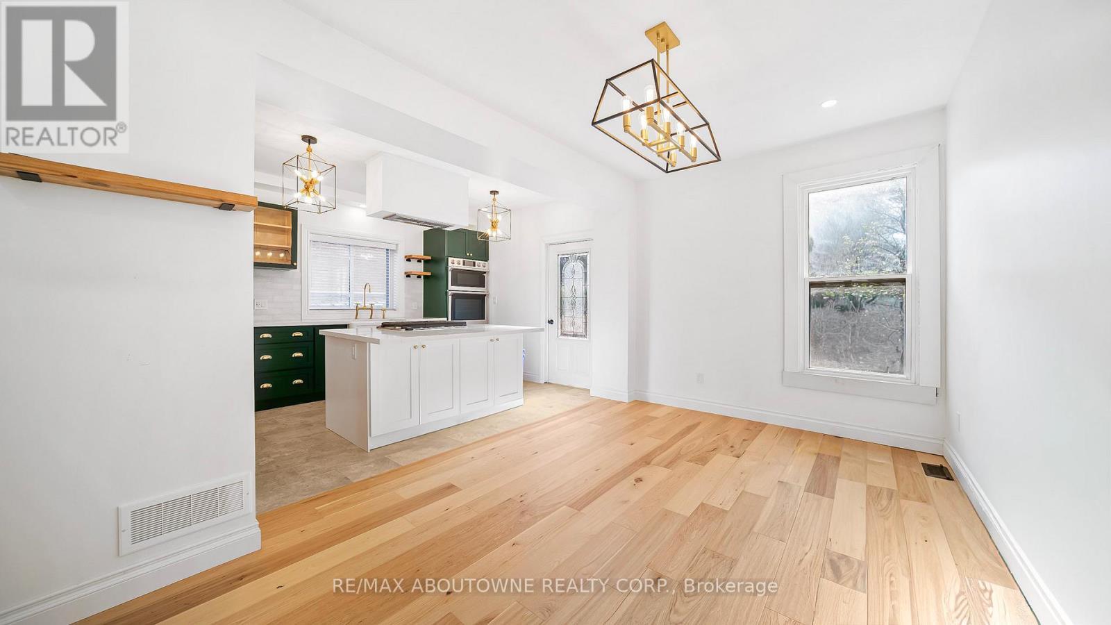 708 Wilson Street, Hamilton, ON - Indoor