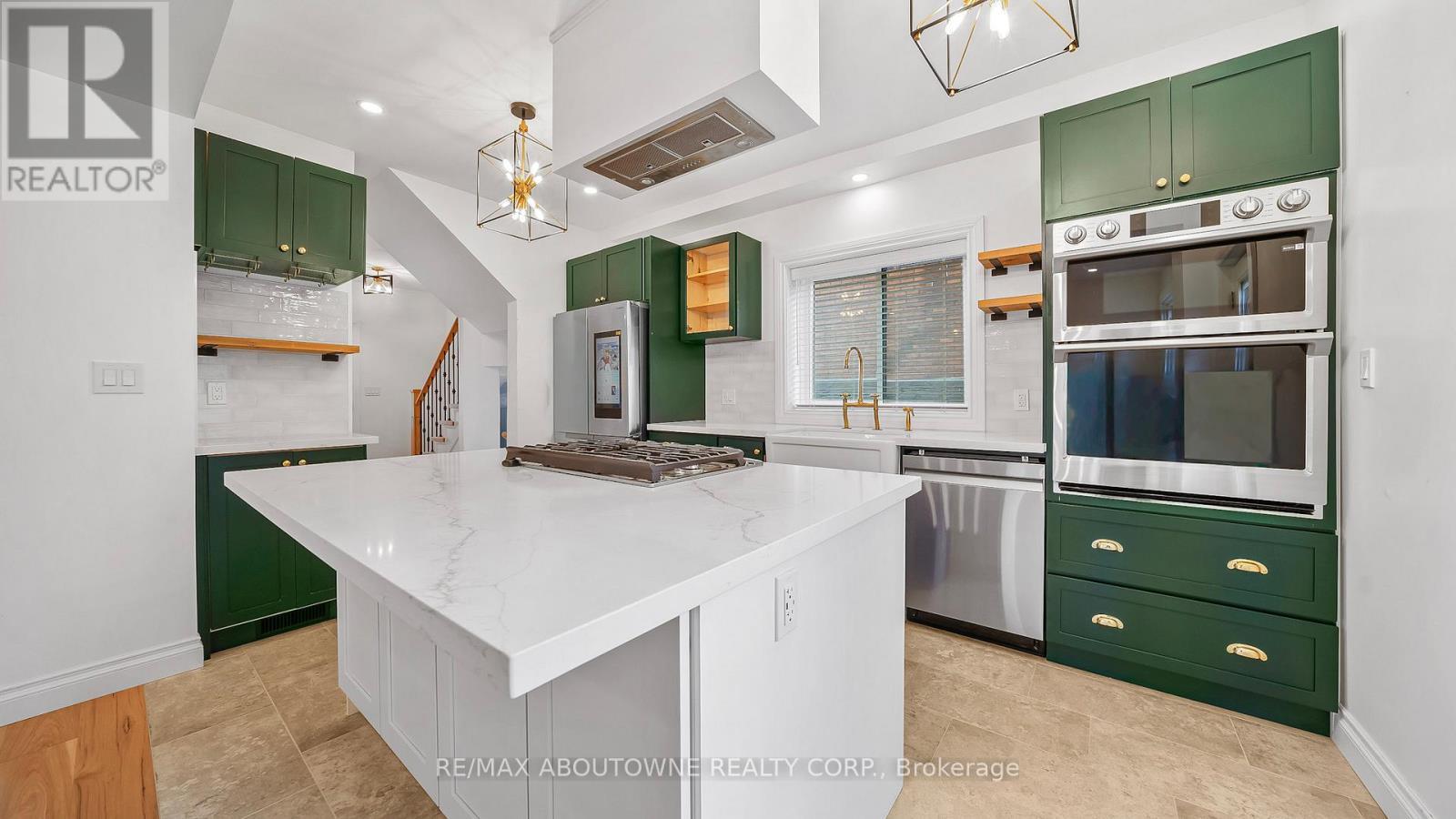 708 Wilson Street, Hamilton, ON - Indoor Photo Showing Kitchen With Upgraded Kitchen