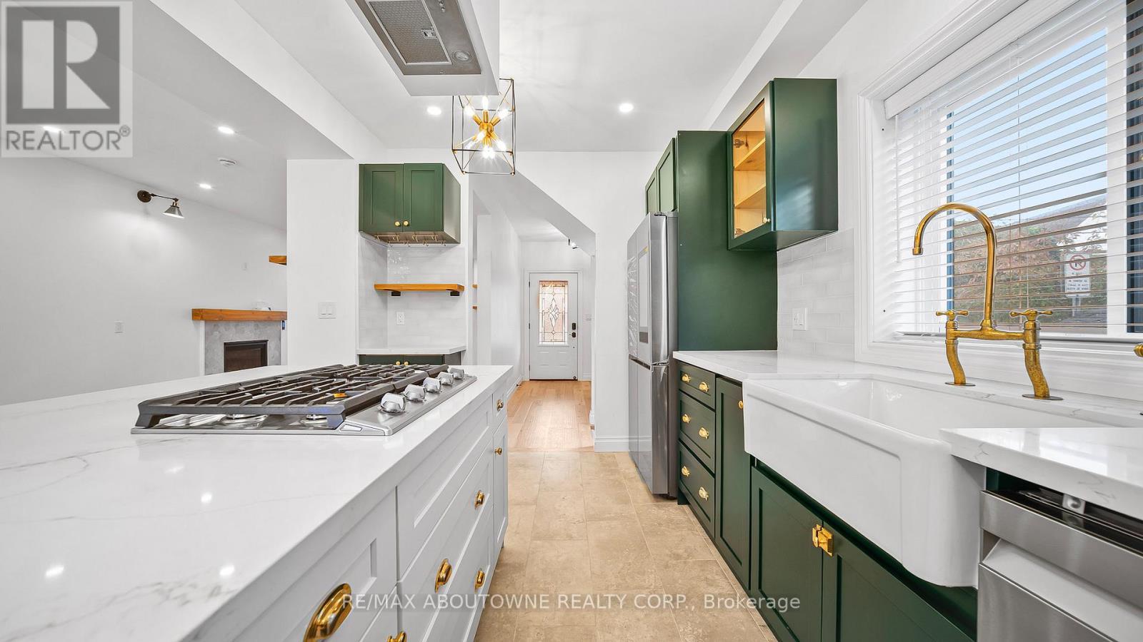708 Wilson Street, Hamilton, ON - Indoor Photo Showing Kitchen