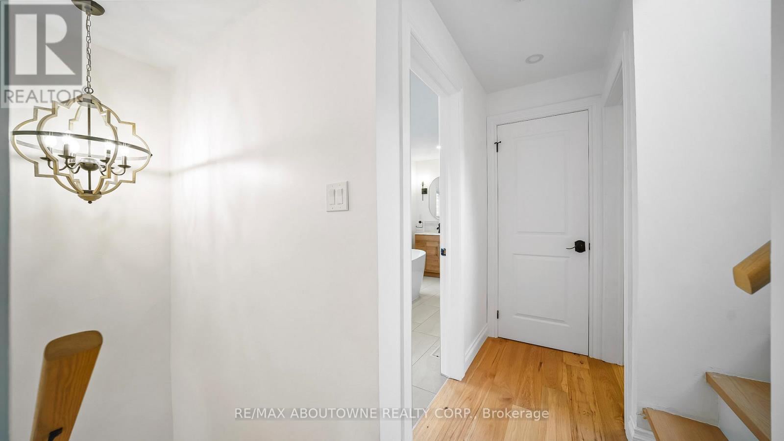 708 Wilson Street, Hamilton, ON - Indoor Photo Showing Other Room