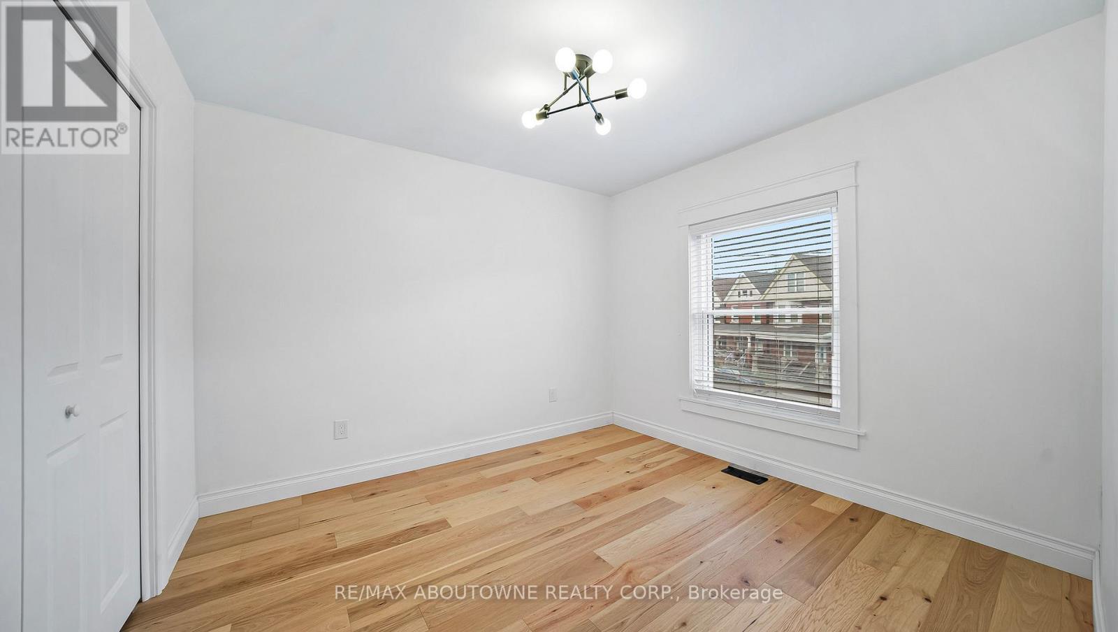 708 Wilson Street, Hamilton, ON - Indoor Photo Showing Other Room