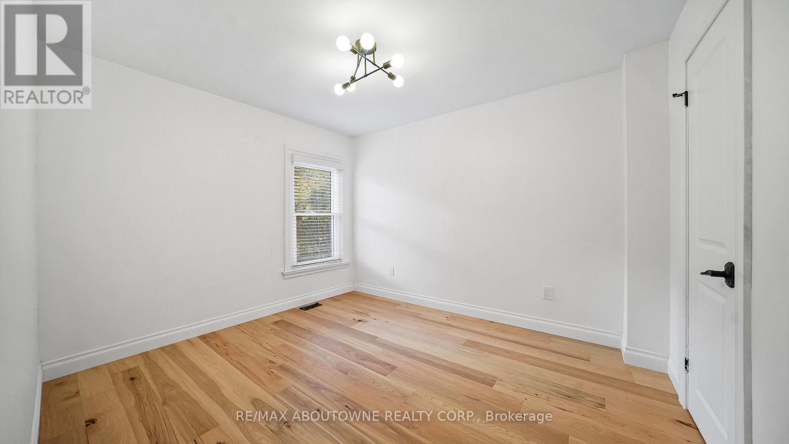 708 Wilson Street, Hamilton, ON - Indoor Photo Showing Other Room