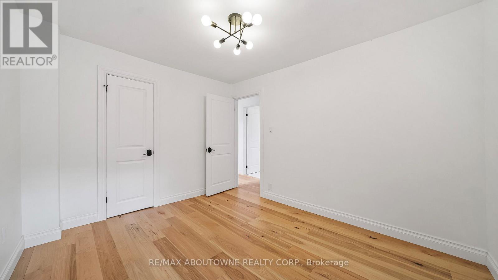 708 Wilson Street, Hamilton, ON - Indoor Photo Showing Other Room