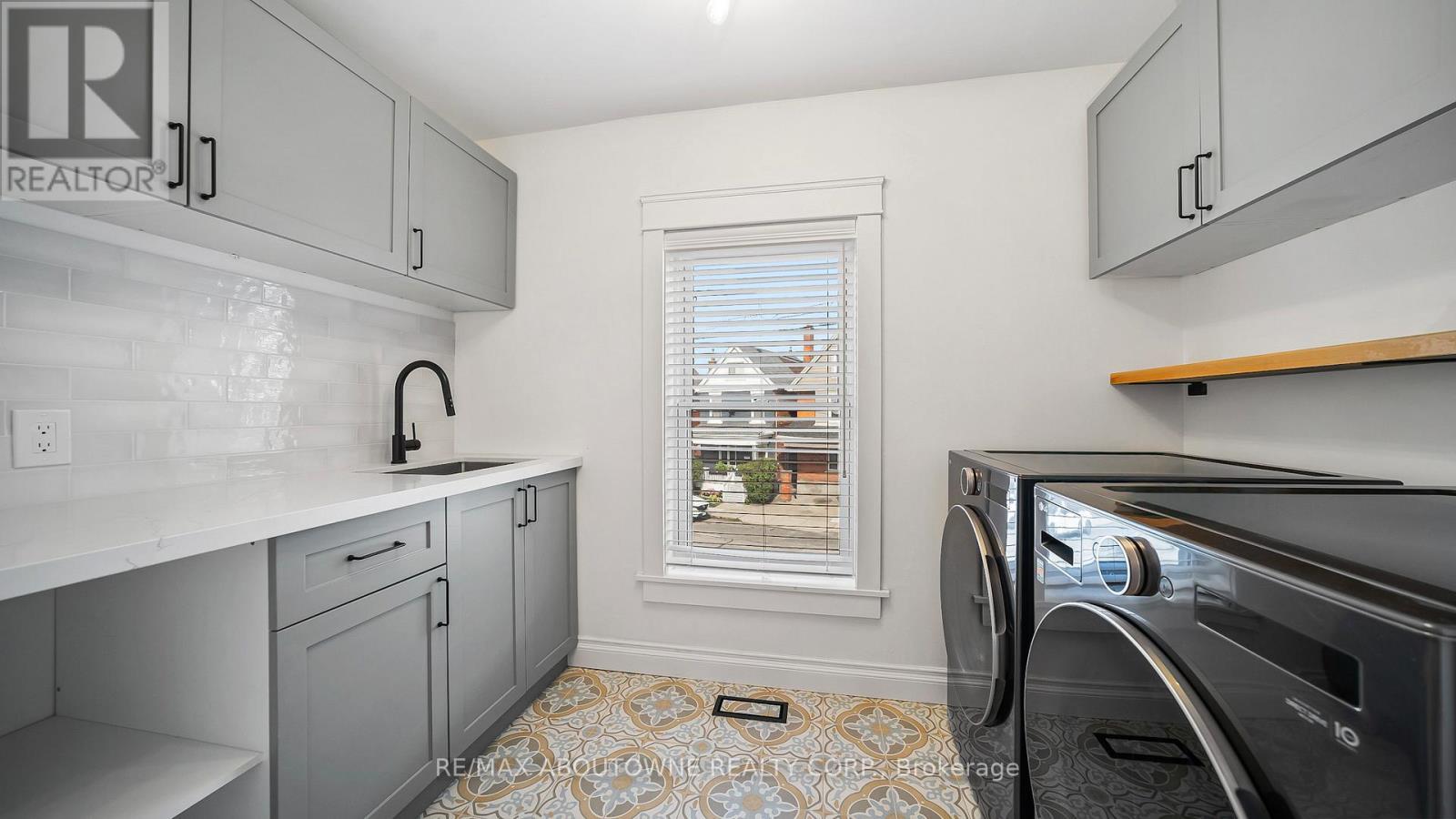 708 Wilson Street, Hamilton, ON - Indoor Photo Showing Laundry Room