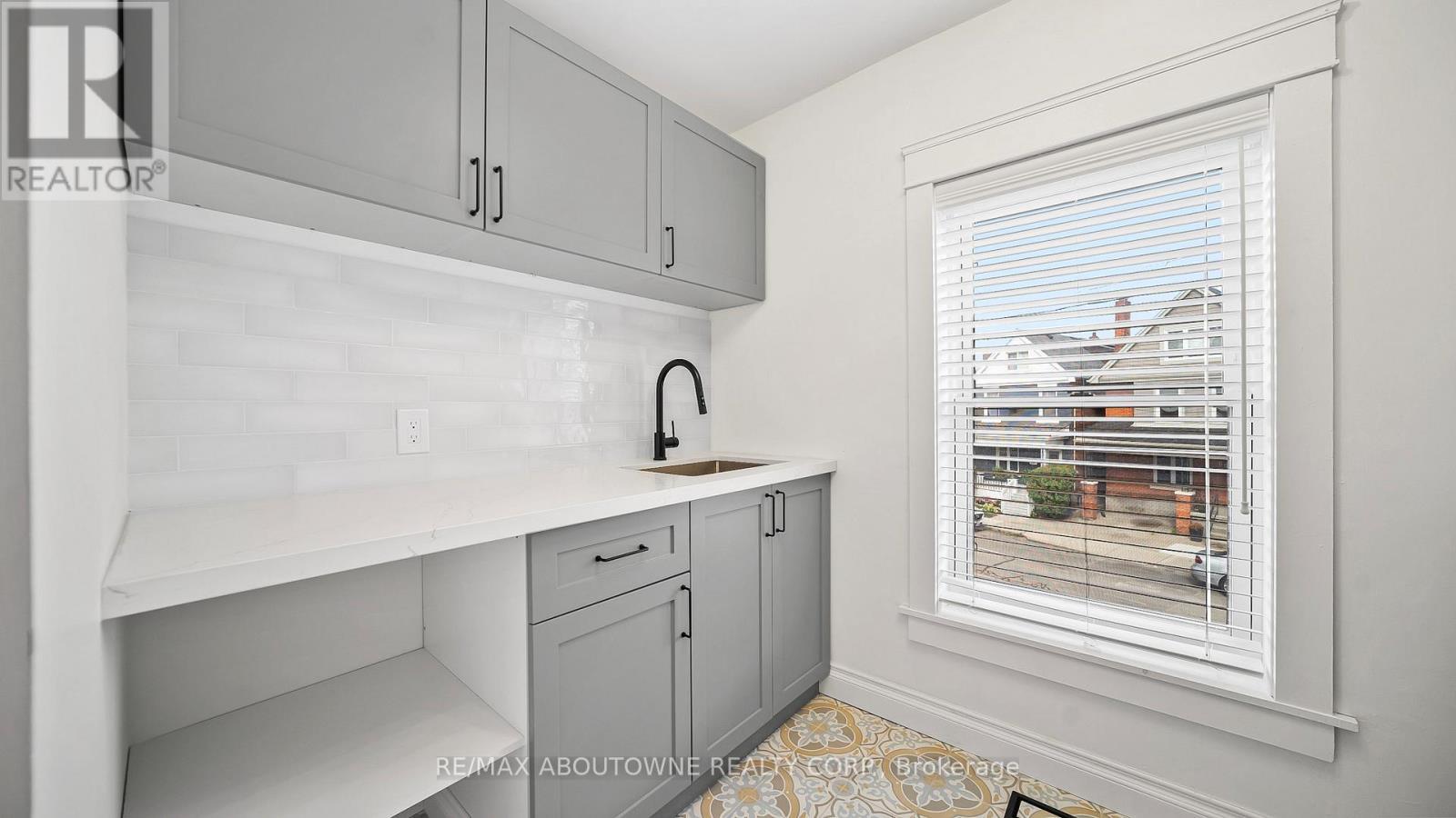 708 Wilson Street, Hamilton, ON - Indoor