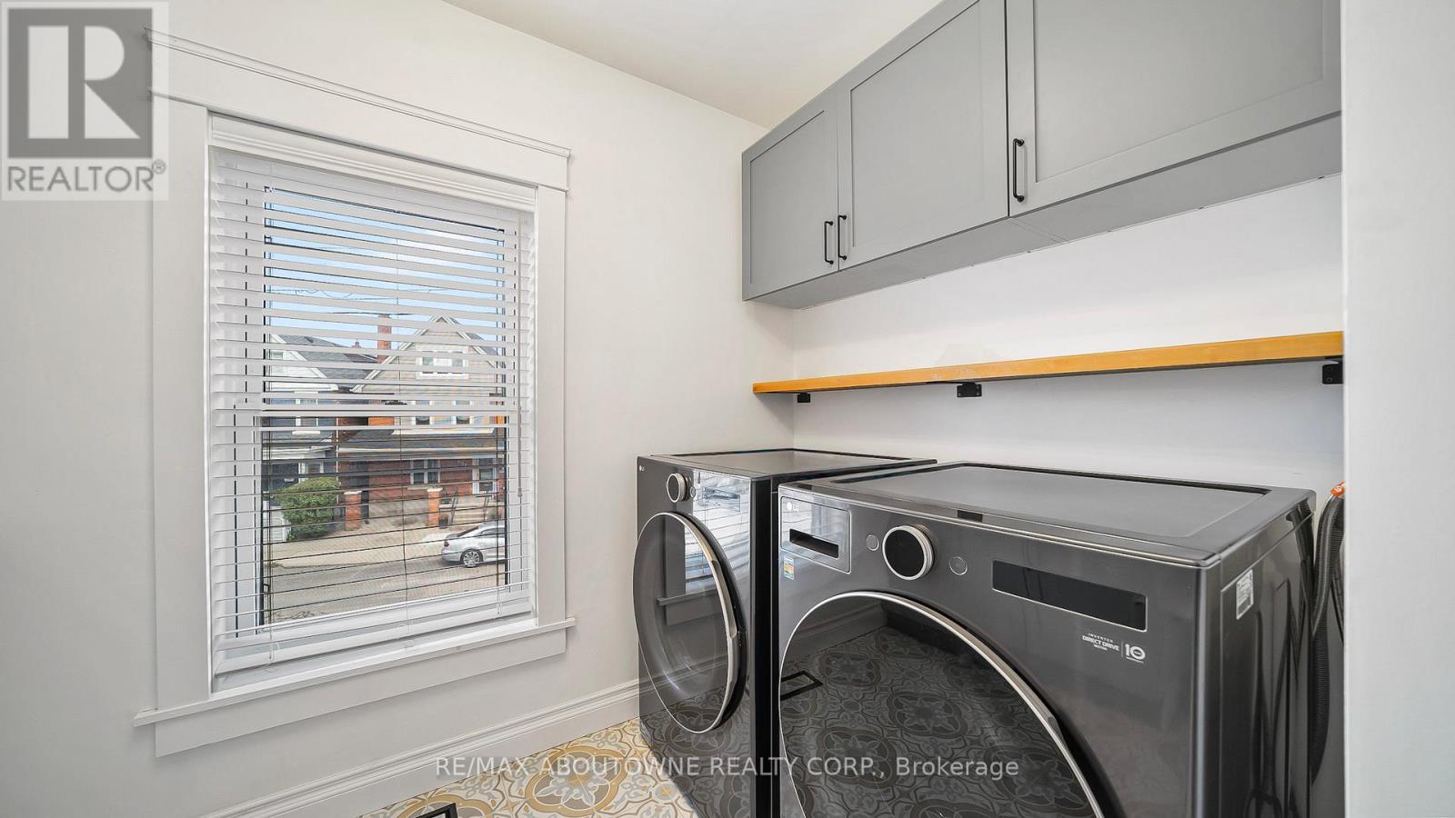 708 Wilson Street, Hamilton, ON - Indoor Photo Showing Laundry Room