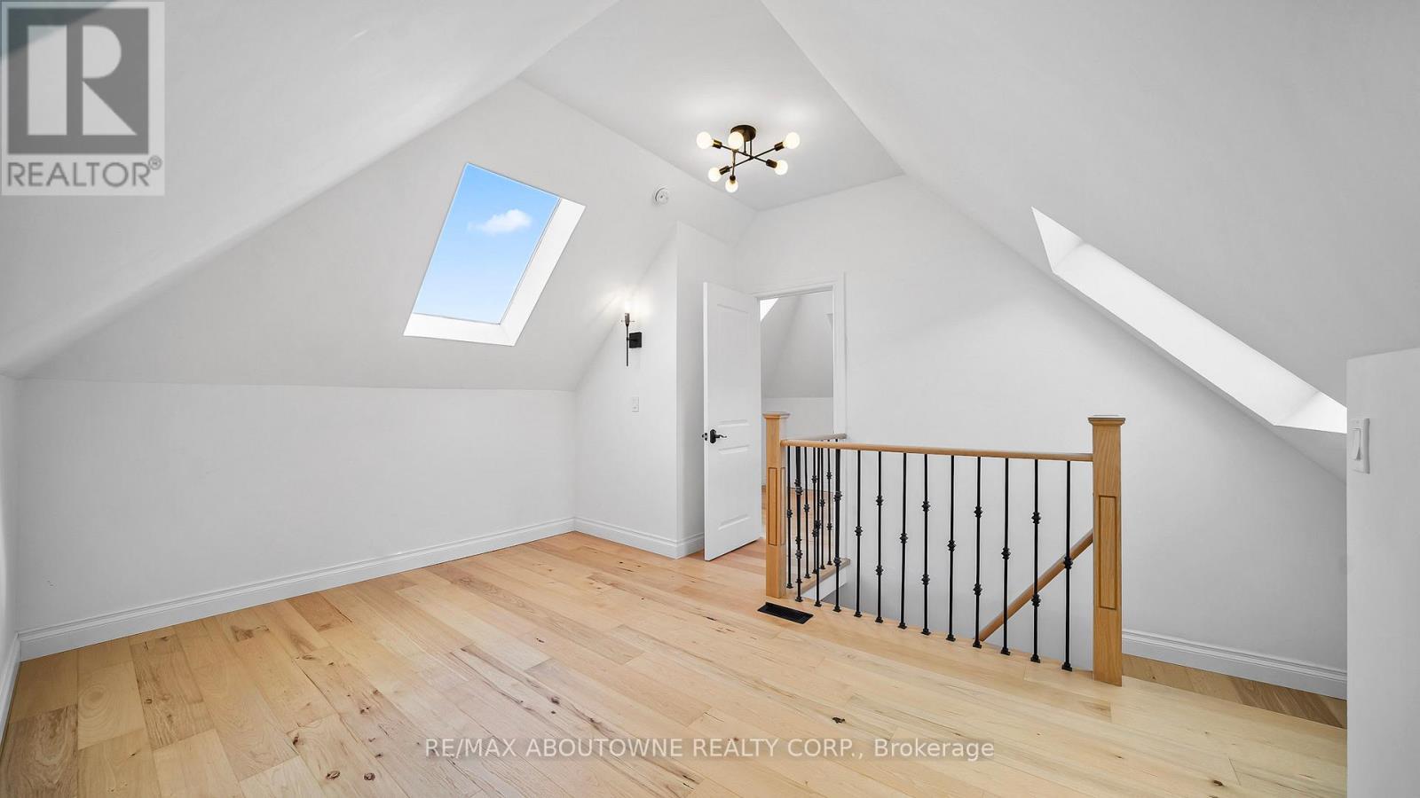 708 Wilson Street, Hamilton, ON - Indoor Photo Showing Other Room