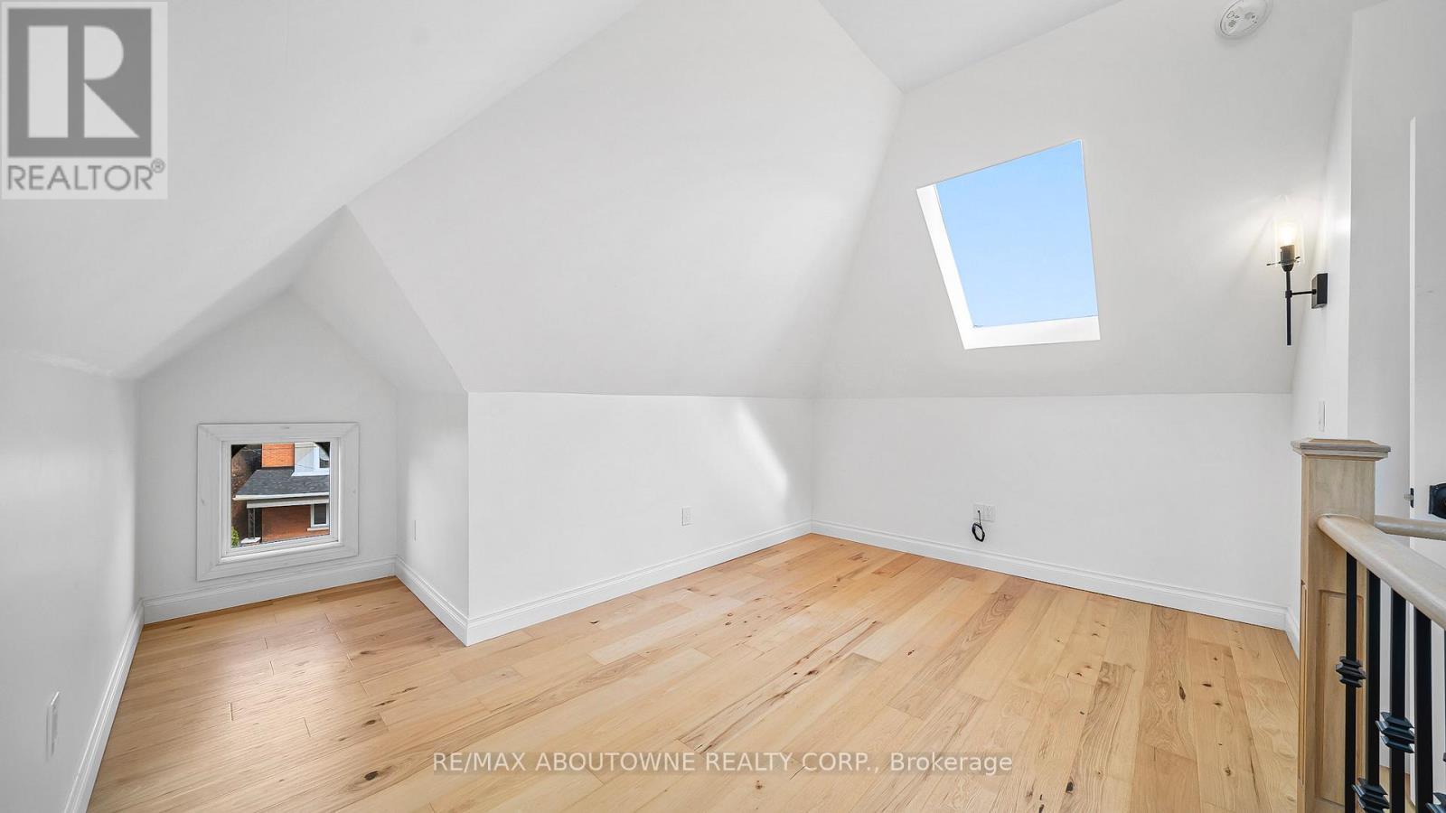 708 Wilson Street, Hamilton, ON - Indoor Photo Showing Other Room