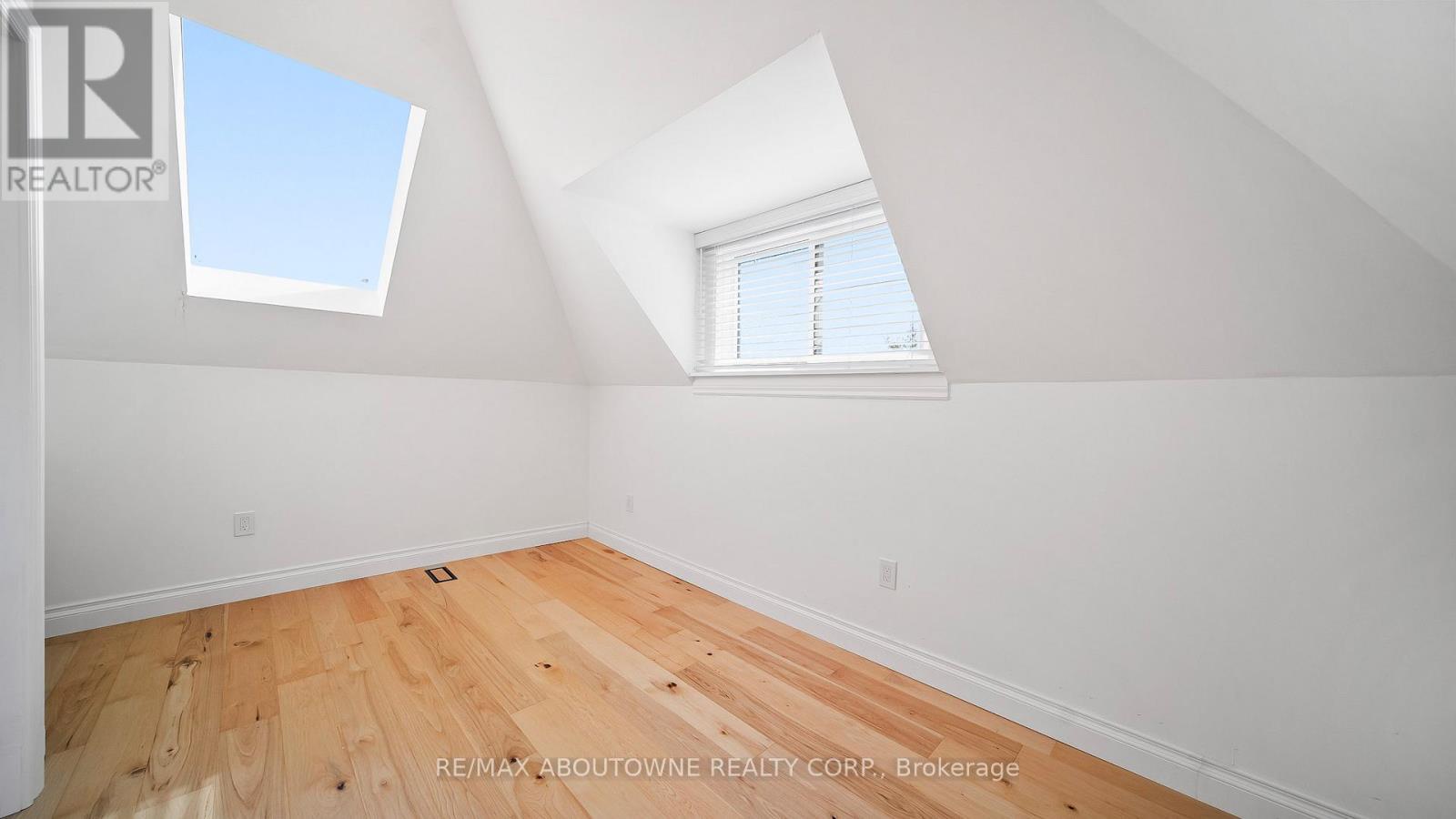 708 Wilson Street, Hamilton, ON - Indoor Photo Showing Other Room