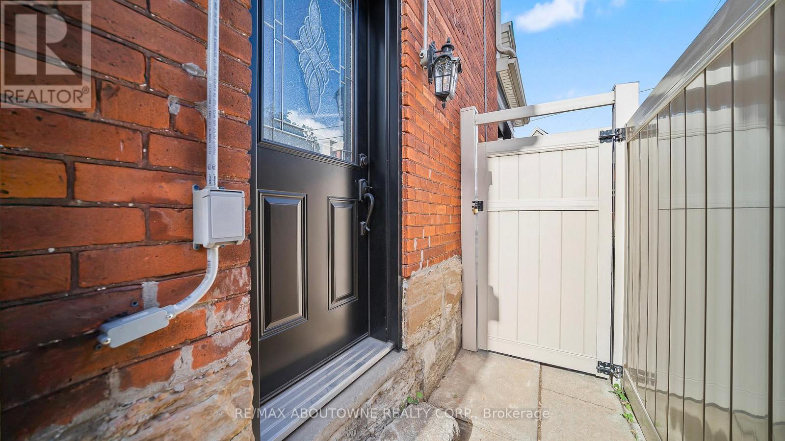 708 Wilson Street, Hamilton, ON - Outdoor