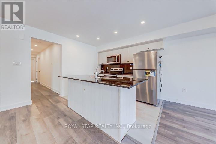 2 - 14 Pumpkin Cor Crescent, Barrie, ON - Indoor Photo Showing Kitchen