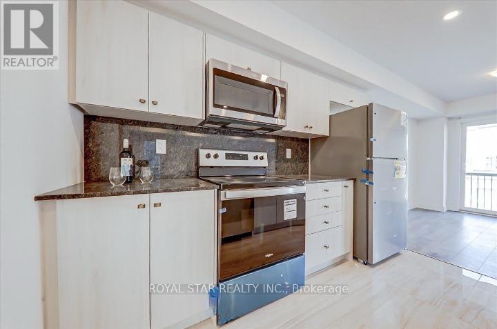 2 - 14 Pumpkin Cor Crescent, Barrie, ON - Indoor Photo Showing Kitchen