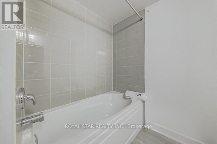 2 - 14 Pumpkin Cor Crescent, Barrie, ON - Indoor Photo Showing Bathroom