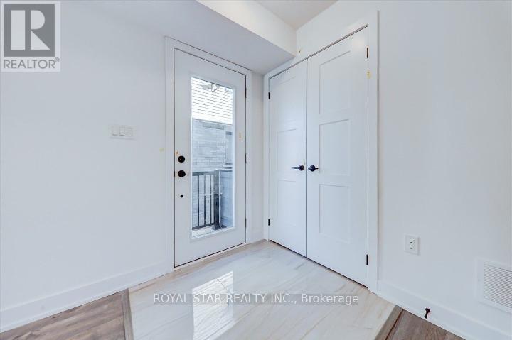 2 - 14 Pumpkin Cor Crescent, Barrie, ON - Indoor Photo Showing Other Room