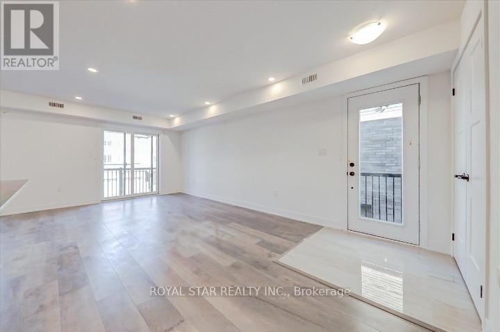 2 - 14 Pumpkin Cor Crescent, Barrie, ON - Indoor Photo Showing Other Room