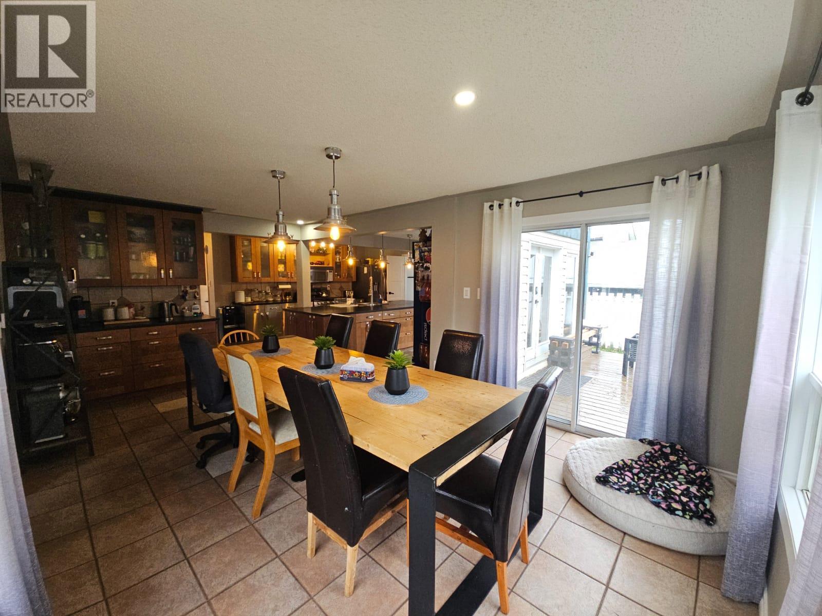8 Sentinal Place, Tumbler Ridge, BC - Indoor Photo Showing Dining Room