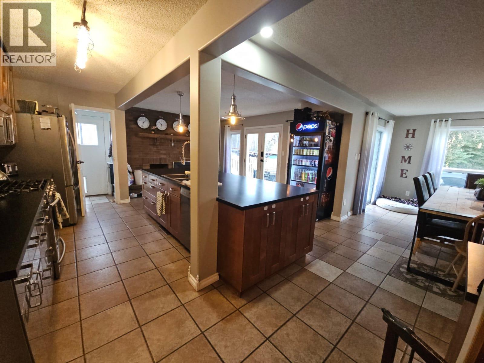 8 Sentinal Place, Tumbler Ridge, BC - Indoor Photo Showing Kitchen