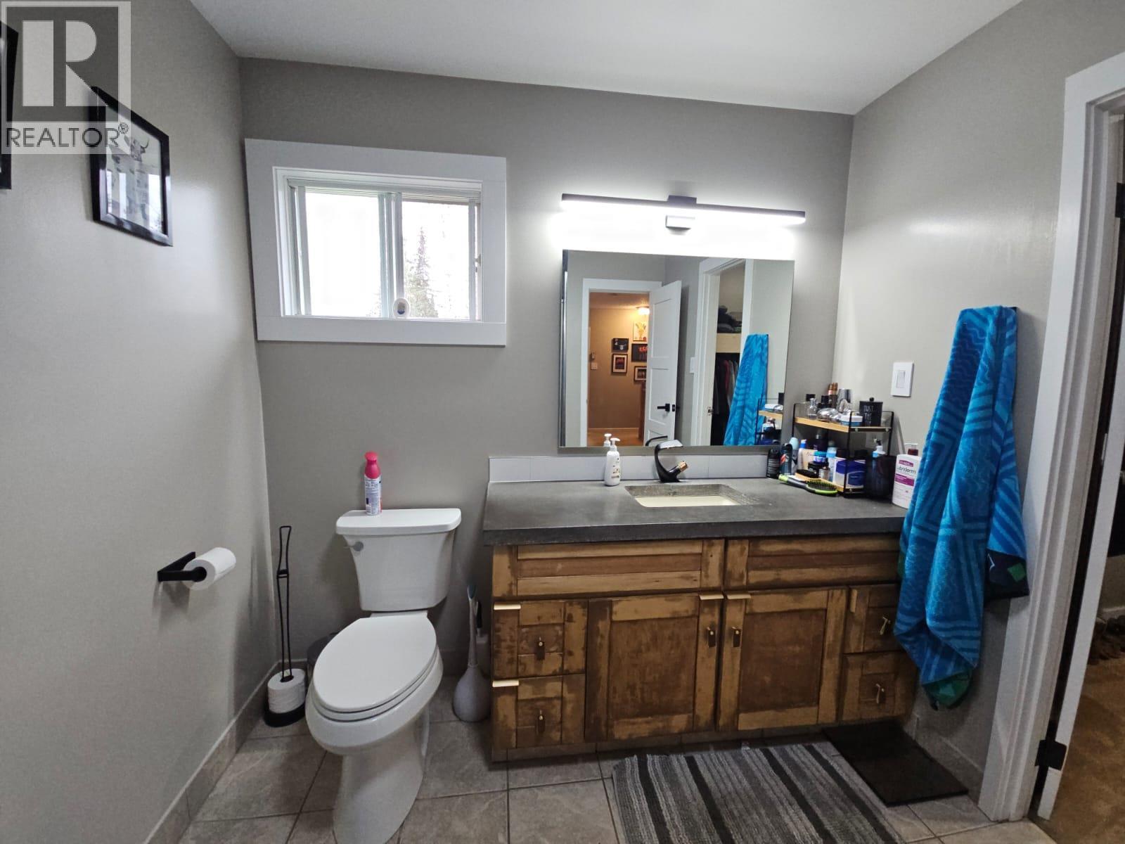 8 Sentinal Place, Tumbler Ridge, BC - Indoor Photo Showing Bathroom