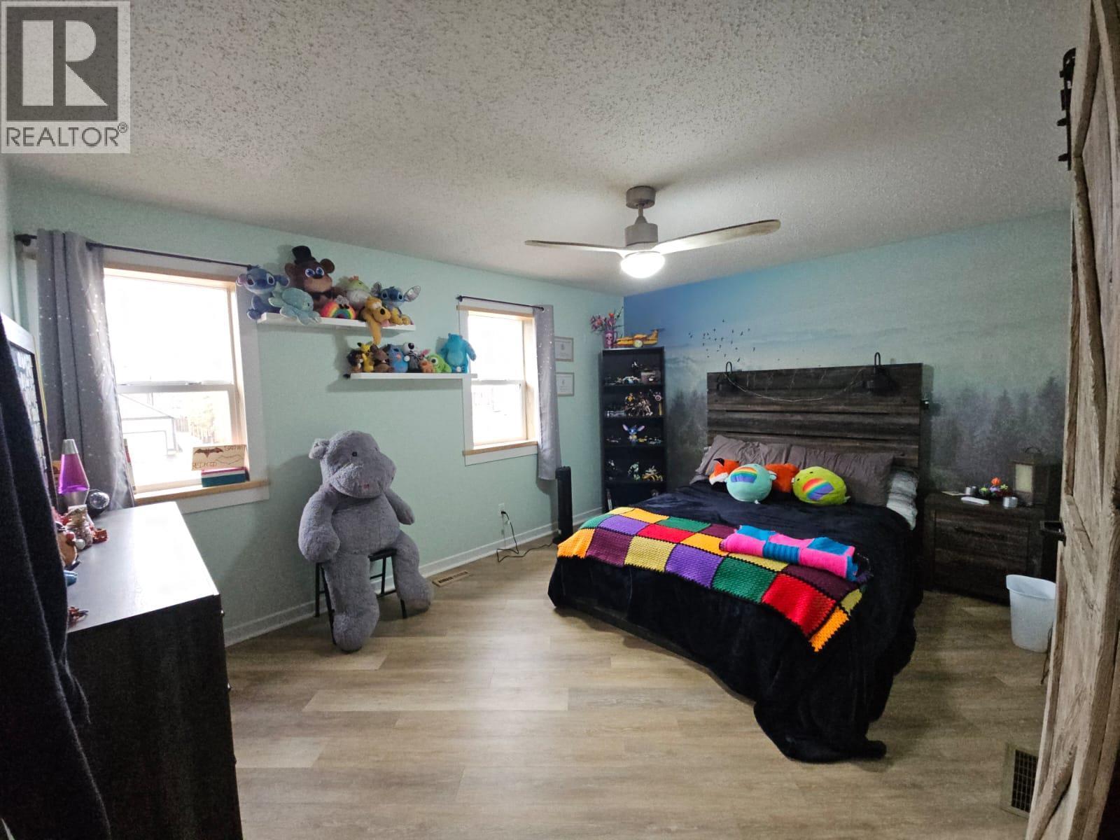 8 Sentinal Place, Tumbler Ridge, BC - Indoor Photo Showing Bedroom