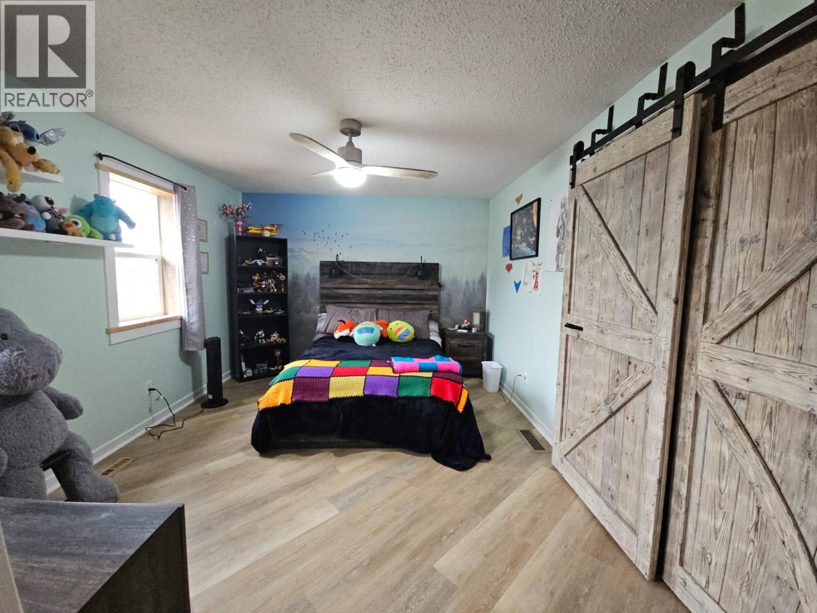 8 Sentinal Place, Tumbler Ridge, BC - Indoor Photo Showing Bedroom