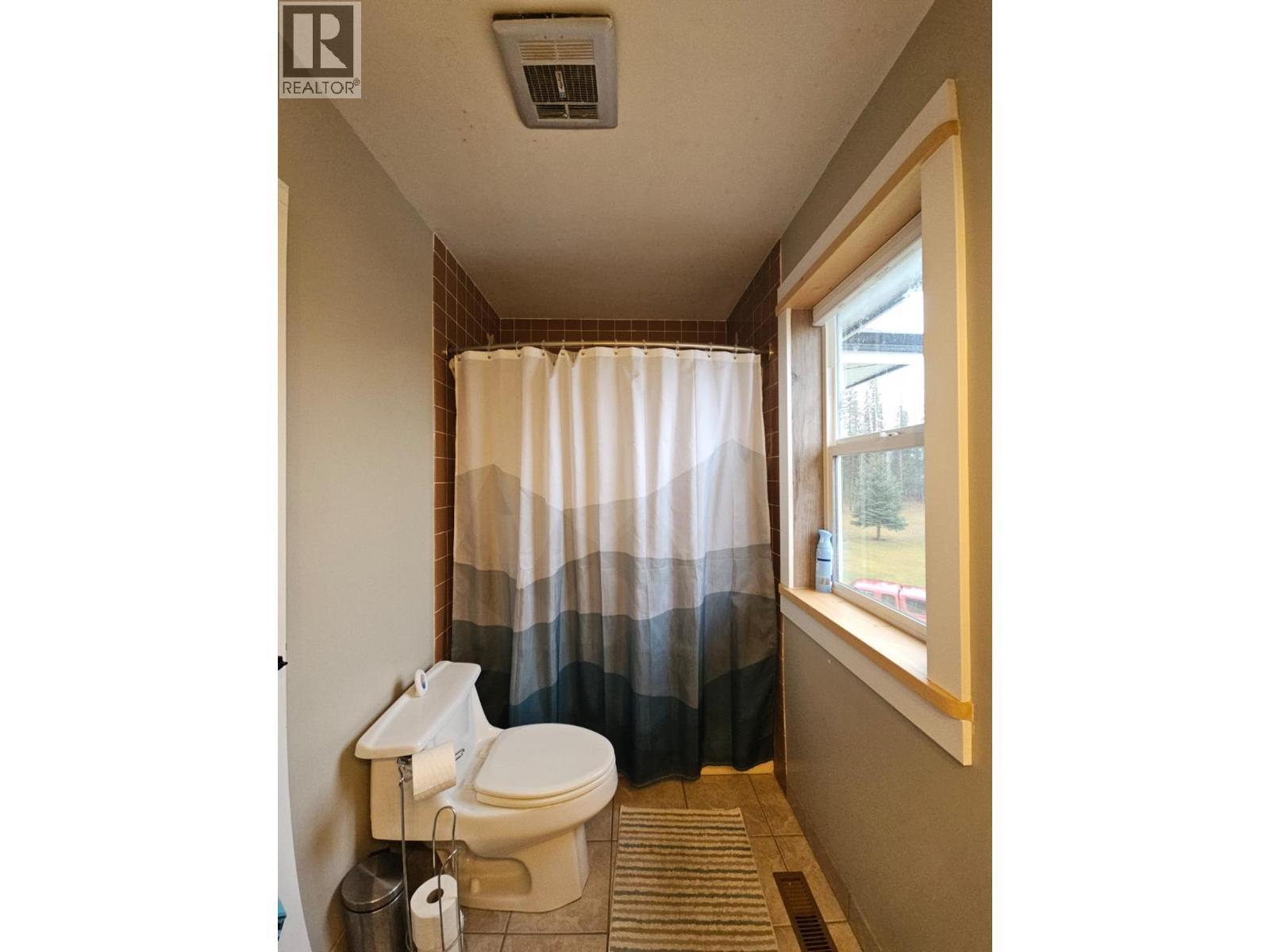 8 Sentinal Place, Tumbler Ridge, BC - Indoor Photo Showing Bathroom