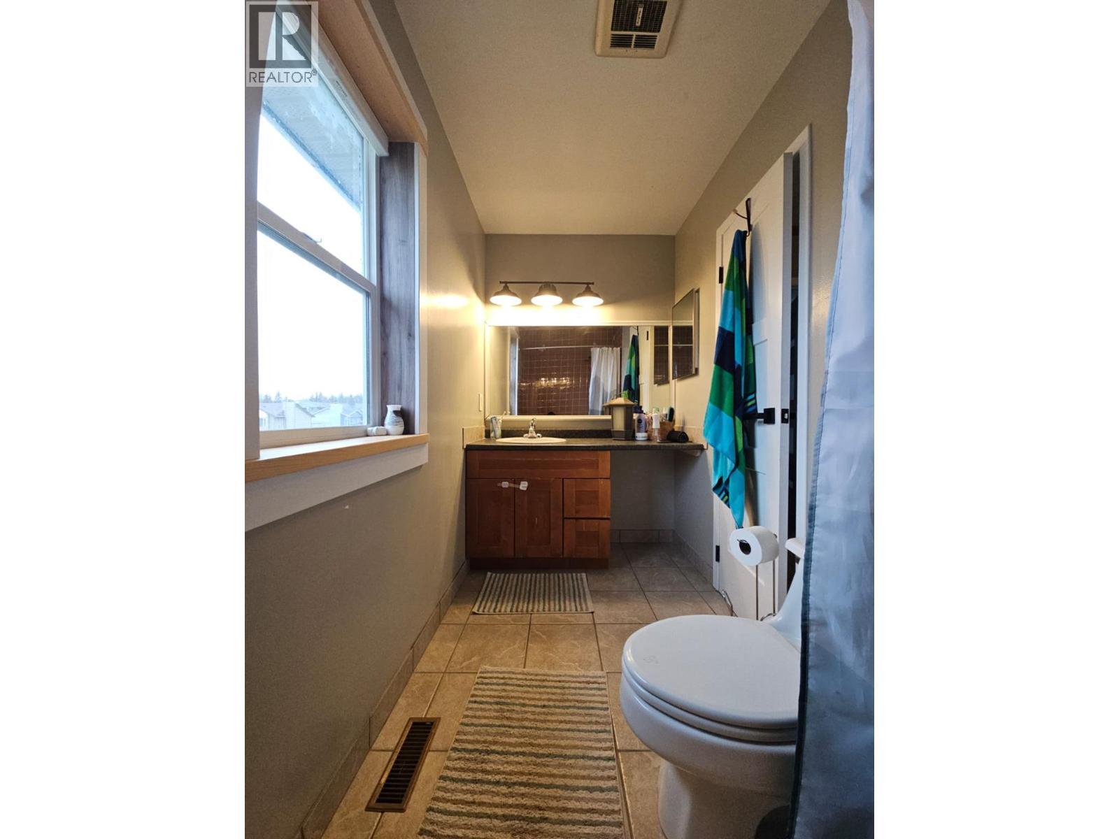 8 Sentinal Place, Tumbler Ridge, BC - Indoor Photo Showing Bathroom