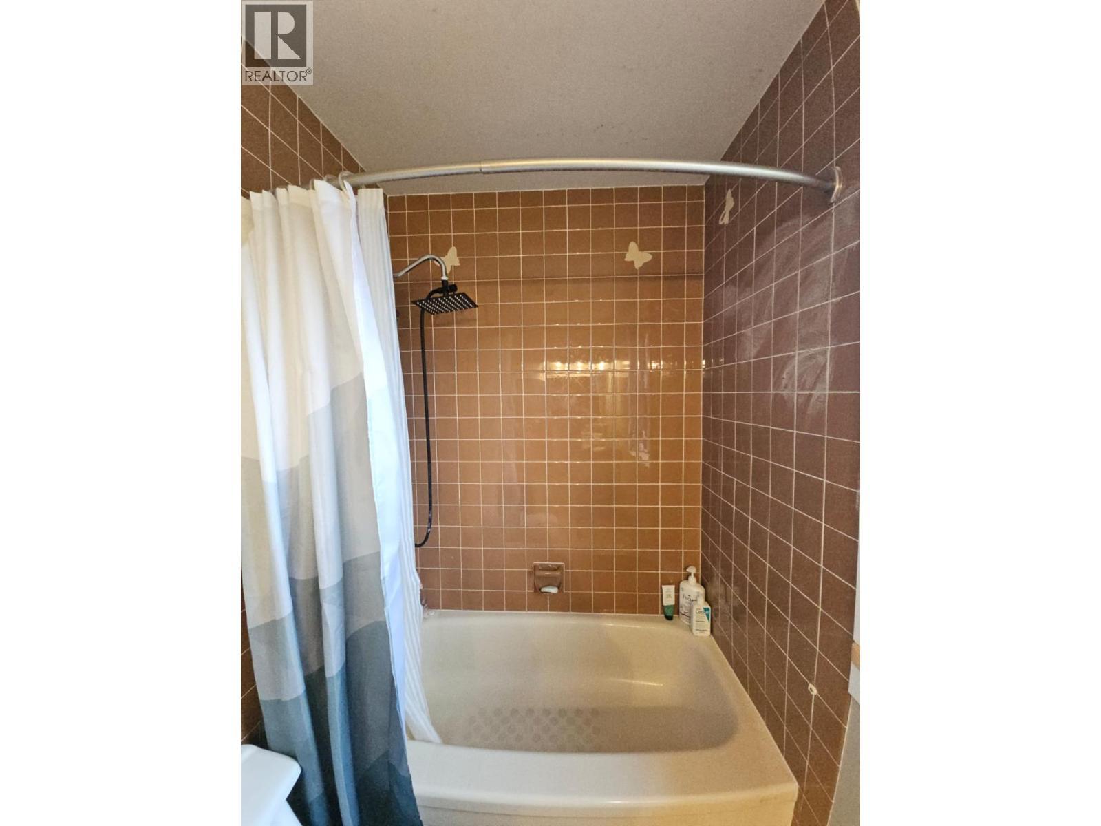 8 Sentinal Place, Tumbler Ridge, BC - Indoor Photo Showing Bathroom