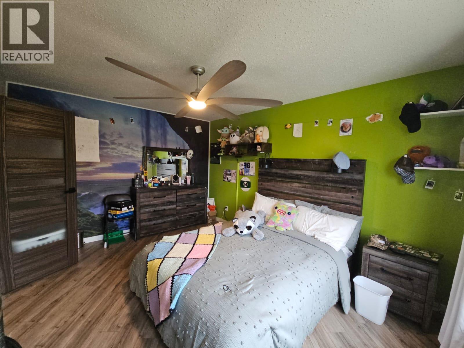 8 Sentinal Place, Tumbler Ridge, BC - Indoor Photo Showing Bedroom