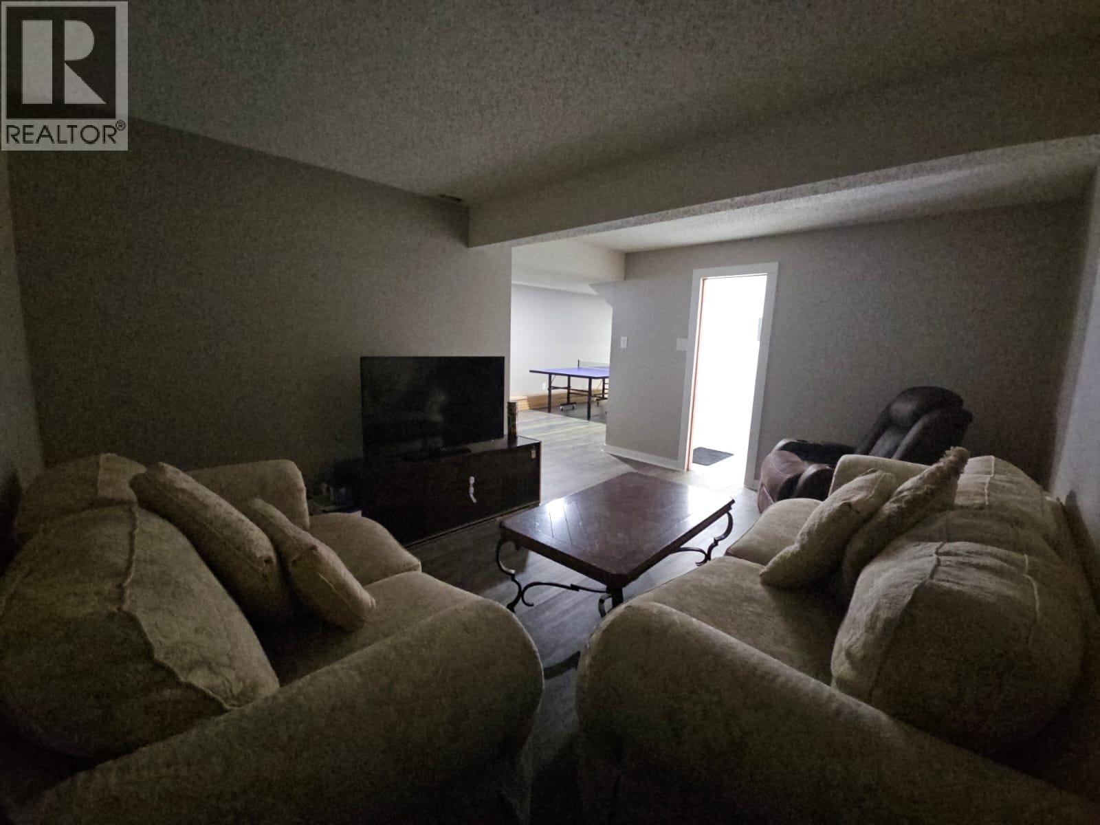 8 Sentinal Place, Tumbler Ridge, BC - Indoor Photo Showing Living Room