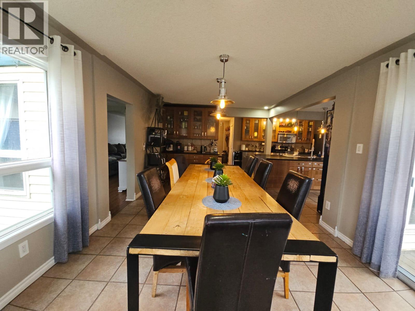 8 Sentinal Place, Tumbler Ridge, BC - Indoor Photo Showing Dining Room