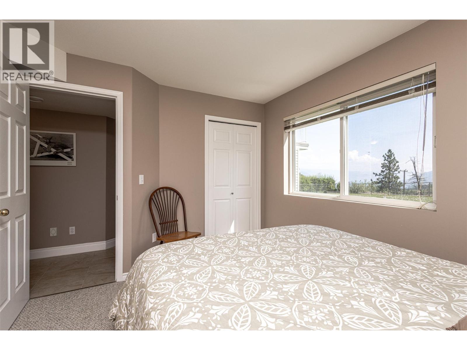 5291 Bradbury Street, Peachland, BC - Indoor Photo Showing Bedroom
