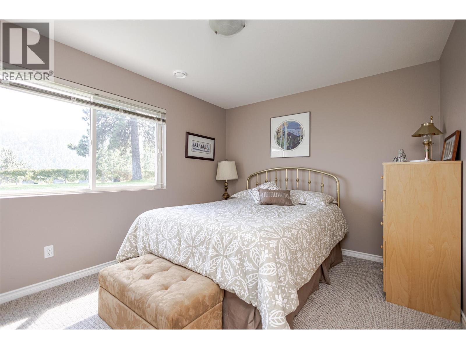 5291 Bradbury Street, Peachland, BC - Indoor Photo Showing Bedroom