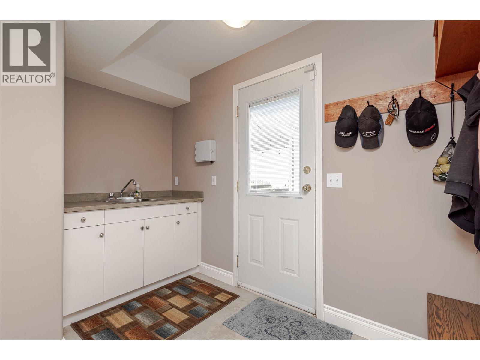 5291 Bradbury Street, Peachland, BC - Indoor