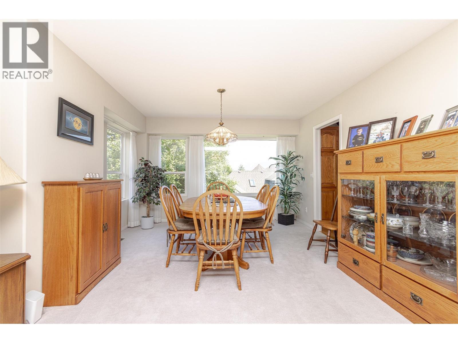 5291 Bradbury Street, Peachland, BC - Indoor Photo Showing Dining Room