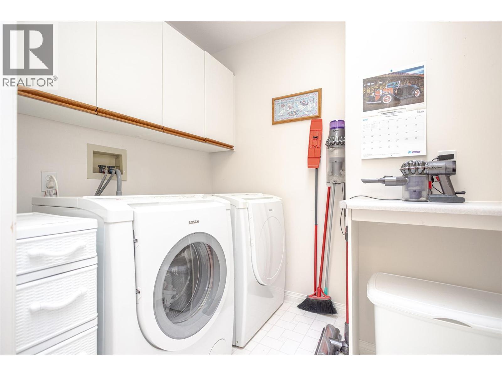 5291 Bradbury Street, Peachland, BC - Indoor Photo Showing Laundry Room