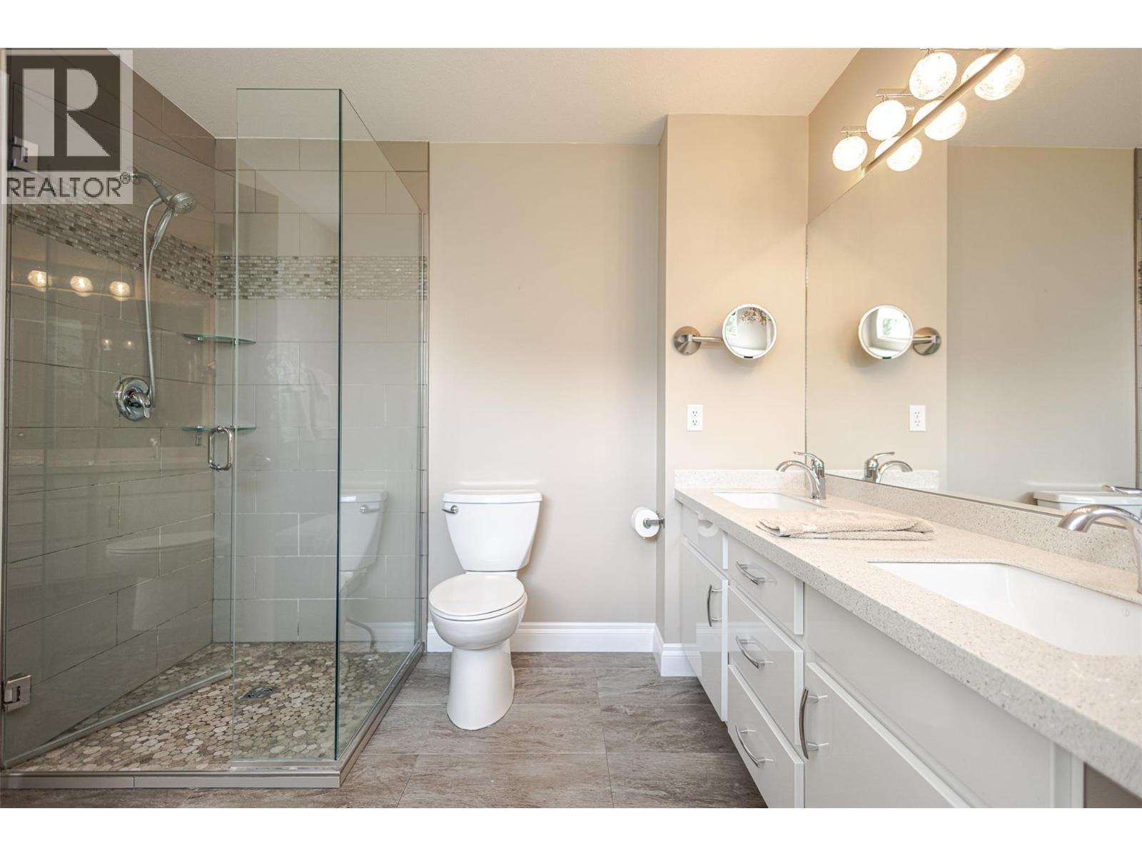 5291 Bradbury Street, Peachland, BC - Indoor Photo Showing Bathroom