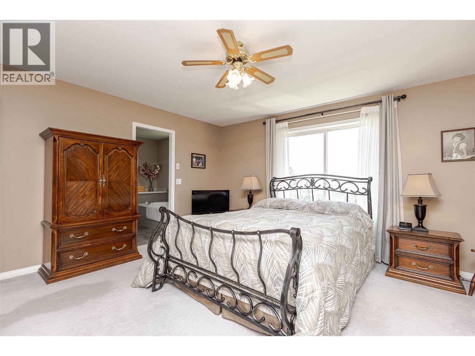 5291 Bradbury Street, Peachland, BC - Indoor Photo Showing Bedroom