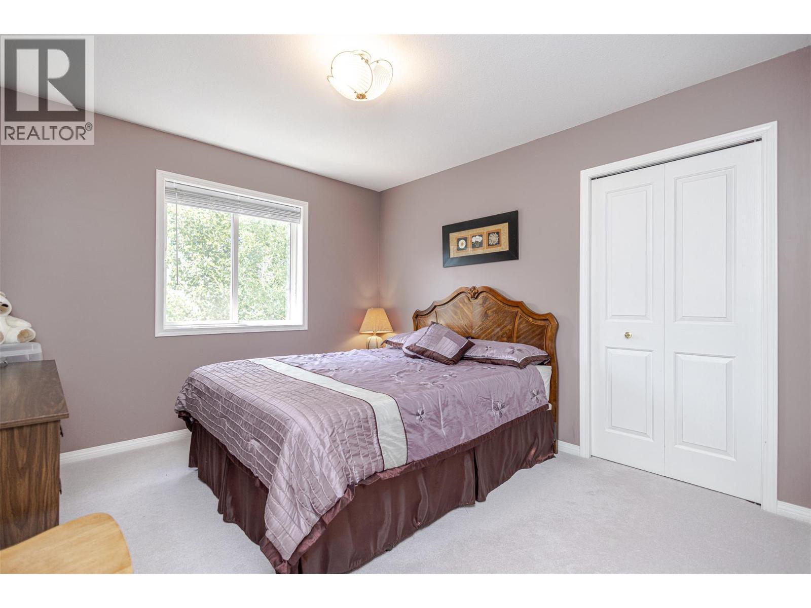 5291 Bradbury Street, Peachland, BC - Indoor Photo Showing Bedroom