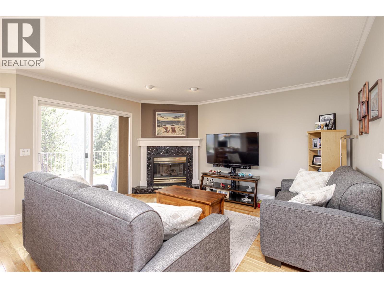 5291 Bradbury Street, Peachland, BC - Indoor Photo Showing Living Room With Fireplace