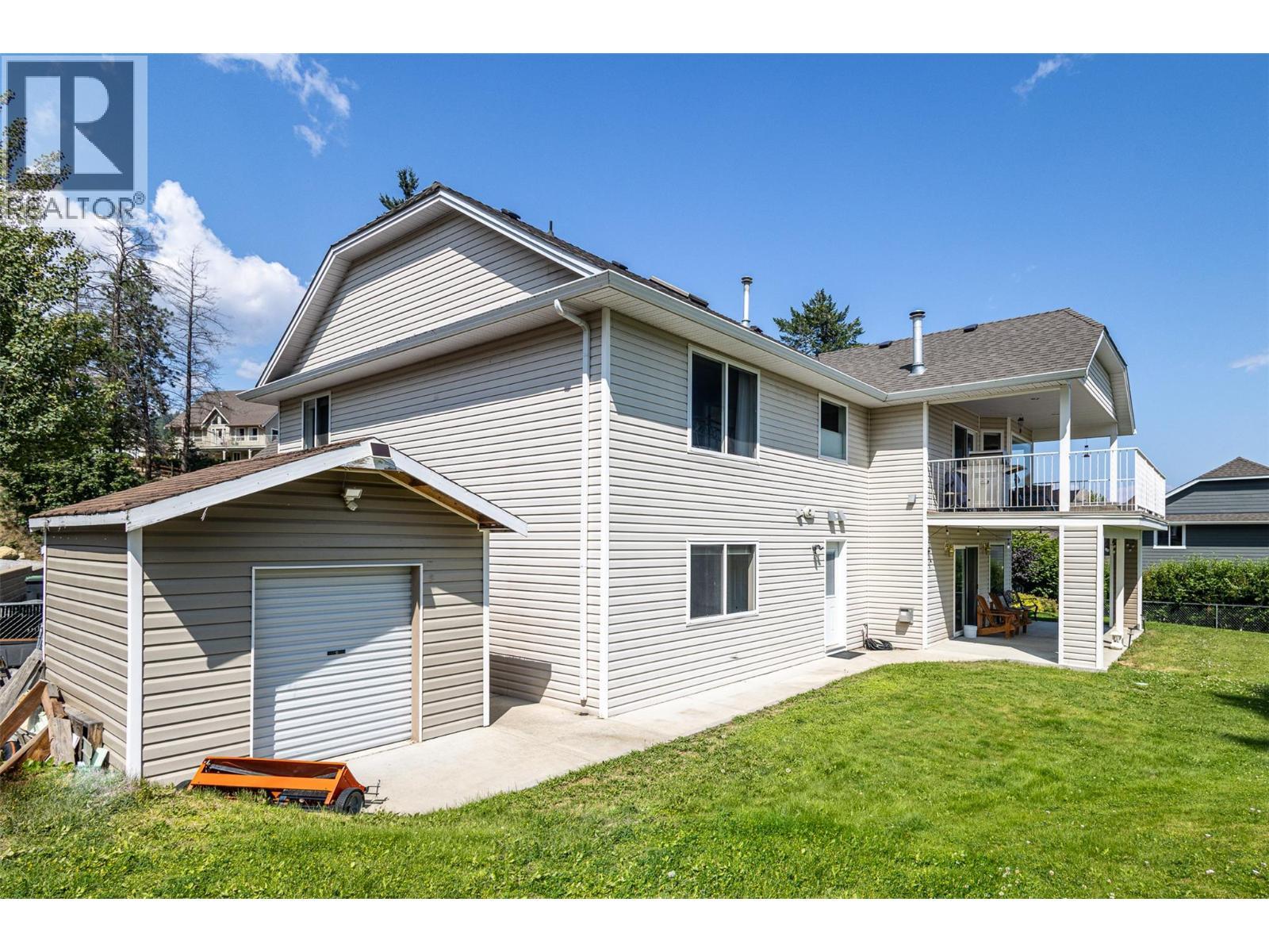 5291 Bradbury Street, Peachland, BC - Outdoor
