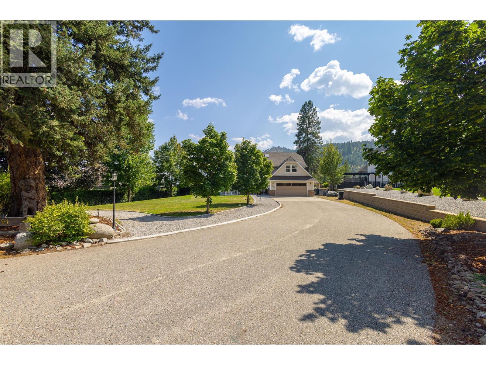 5291 Bradbury Street, Peachland, BC - Outdoor