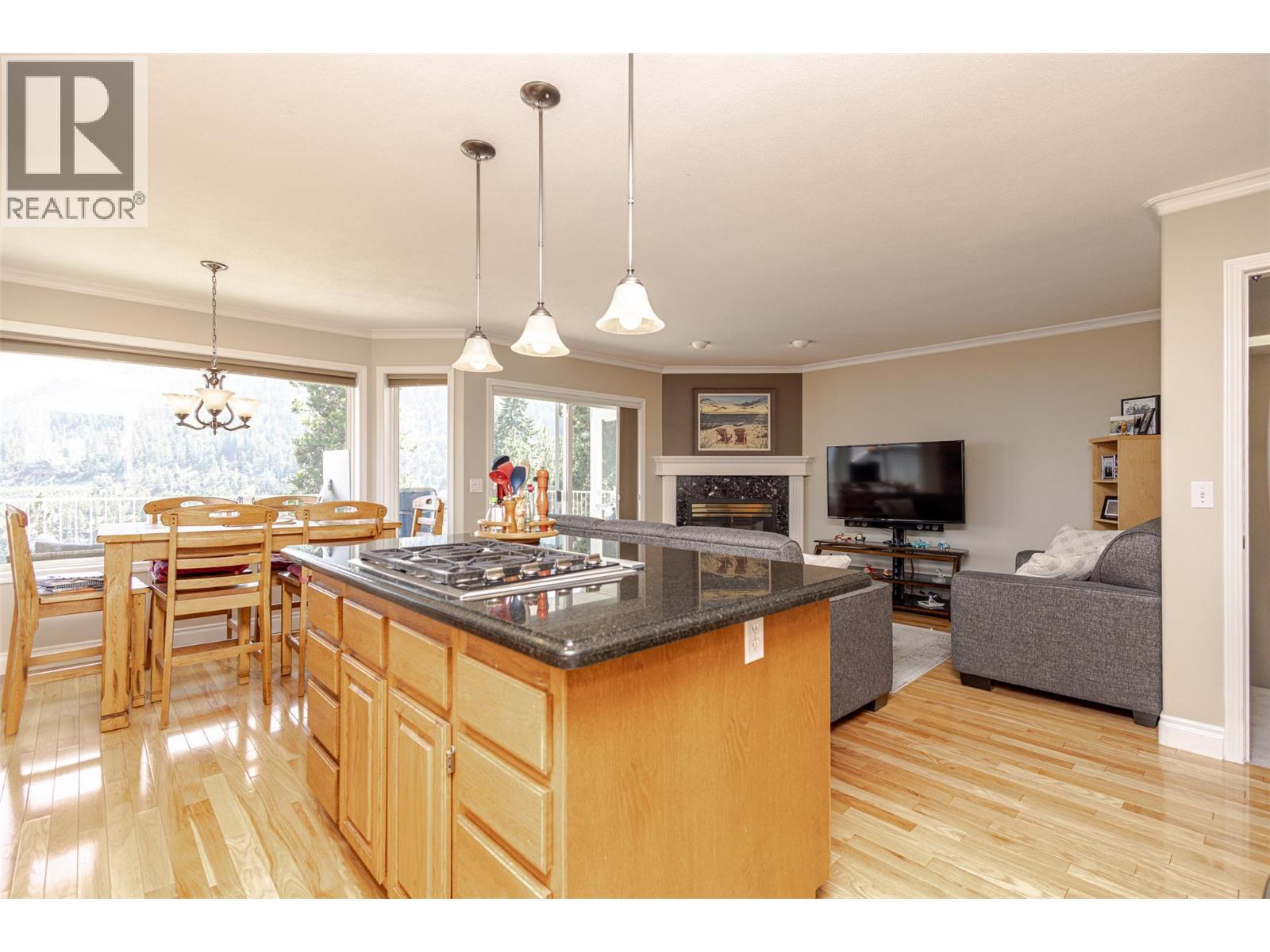5291 Bradbury Street, Peachland, BC - Indoor