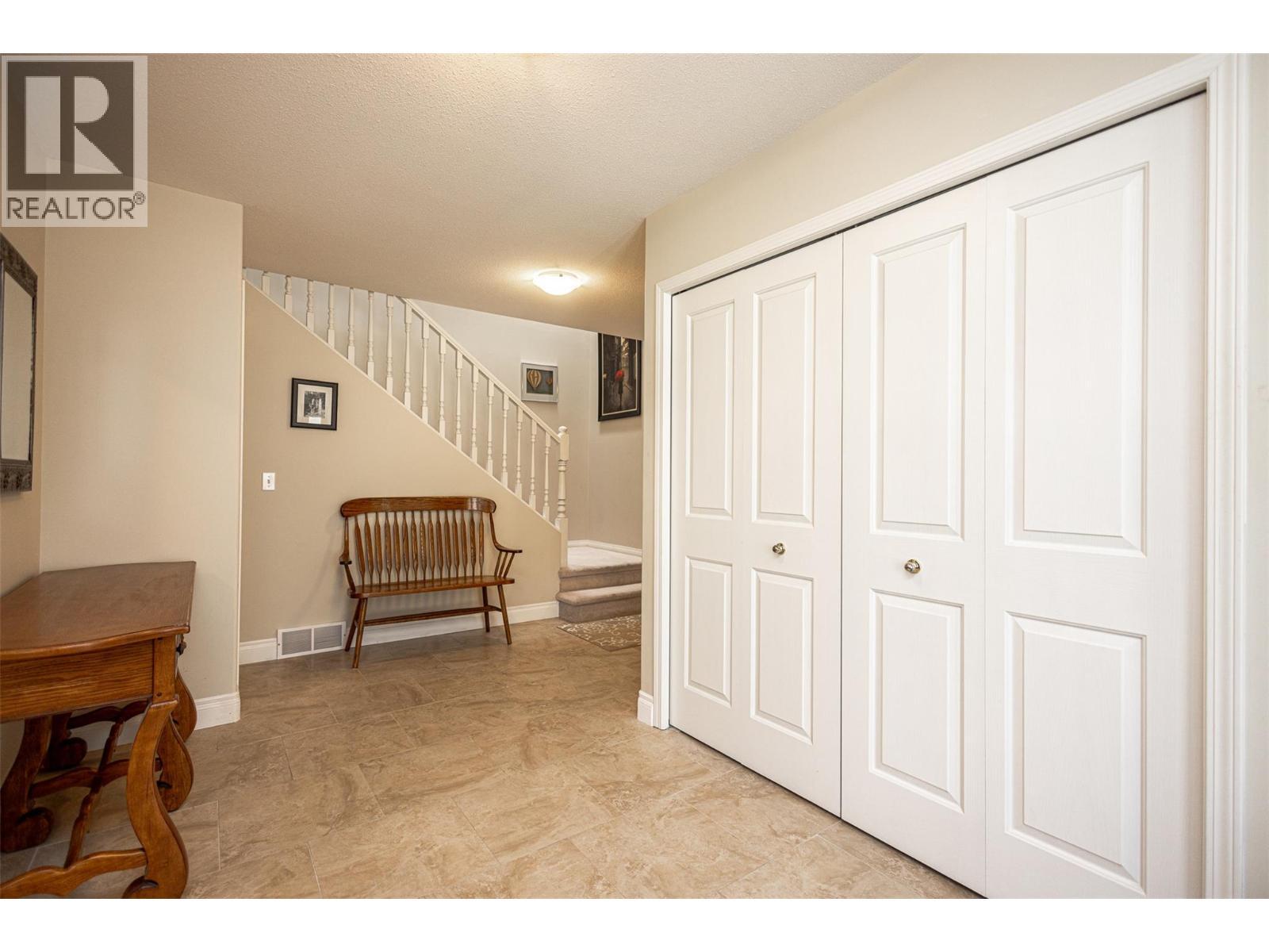 5291 Bradbury Street, Peachland, BC - Indoor