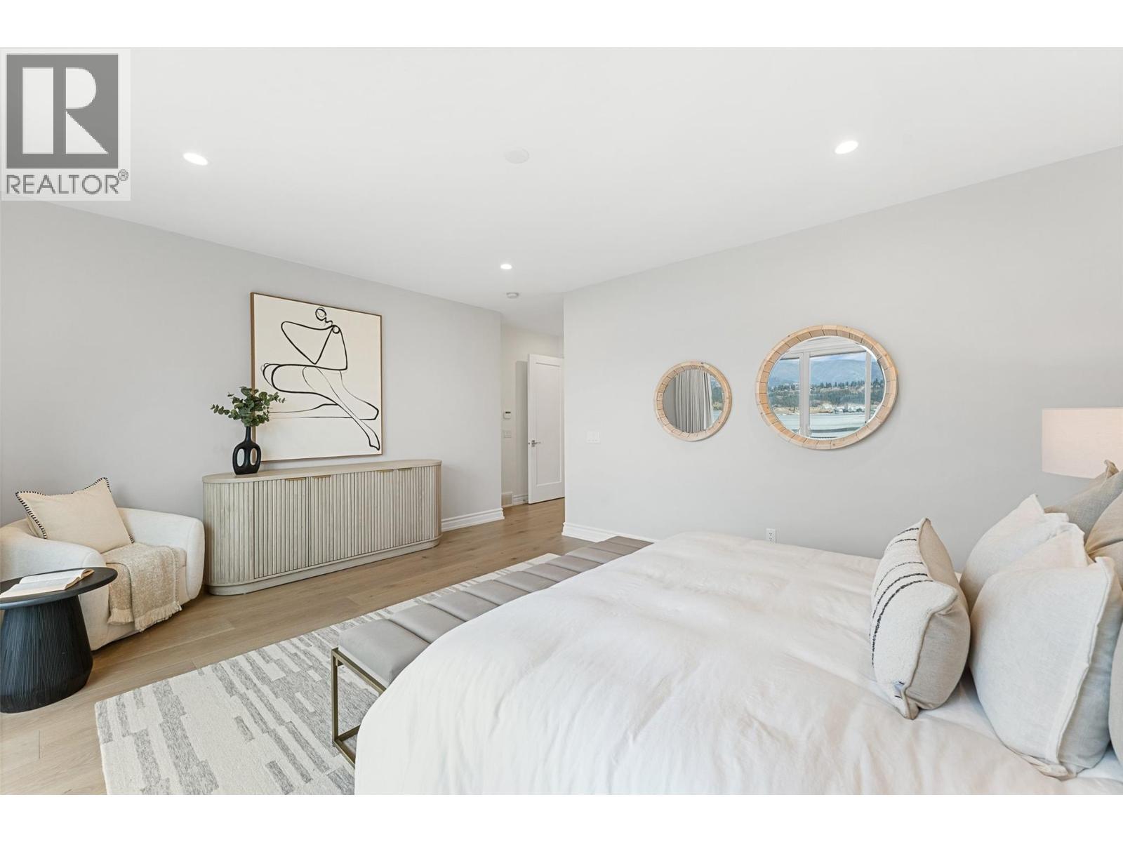 2368 Abbott Street Unit# 9, Kelowna, BC - Indoor Photo Showing Bedroom