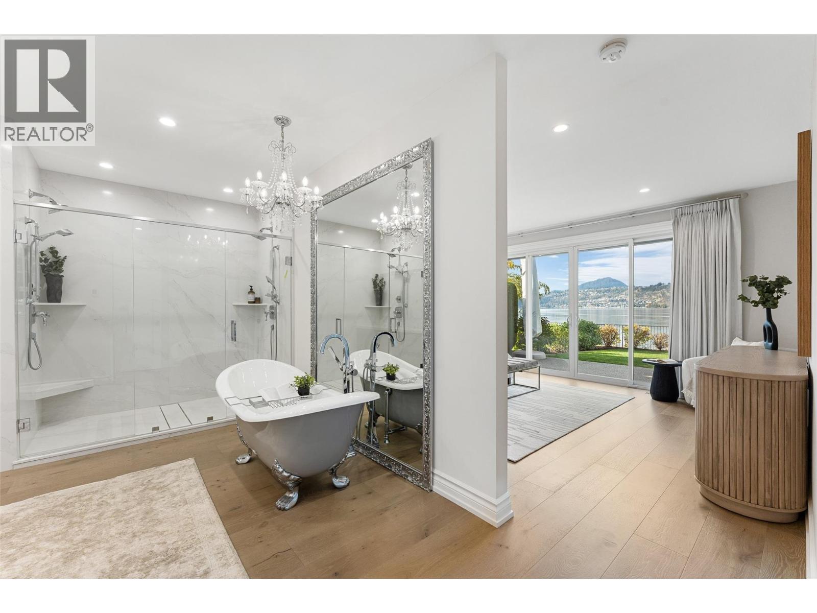 2368 Abbott Street Unit# 9, Kelowna, BC - Indoor Photo Showing Bathroom