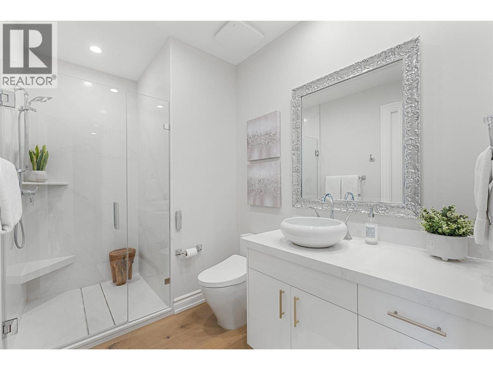 2368 Abbott Street Unit# 9, Kelowna, BC - Indoor Photo Showing Bathroom