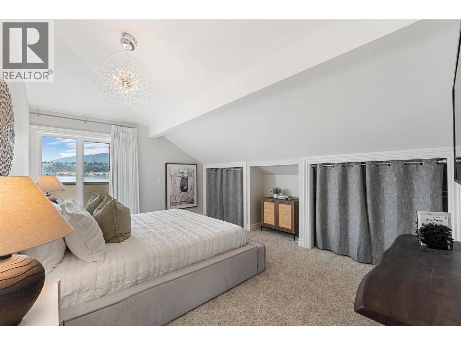 2368 Abbott Street Unit# 9, Kelowna, BC - Indoor Photo Showing Bedroom